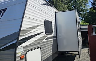 Spacious 2021 Coleman bunkhouse