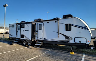 2018 CrossRoads RV Sunset Trail Super Lite ST330BH
