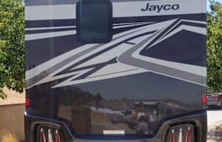2022 Jayco Melbourne Prestige 24LP (Pet Friendly!)