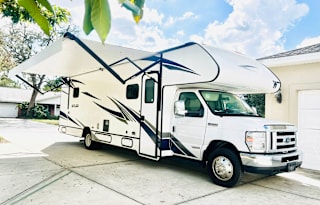 2020 CONVENIENT & EASY TO DRIVE WINNEBAGO CLASS C