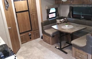 Rose Hideaway RV Rental on the Lake