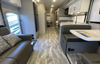 2024 Thor Motor Coach 36'