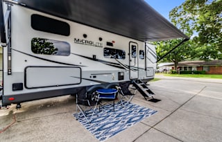Spacious & Family Friendly Micro Lite 25 ft