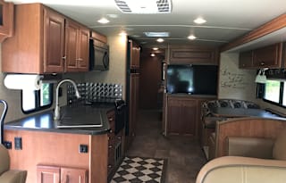 36 foot 2016 Winnebago Visa LX Sleeps 9