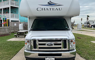 **sleeps 10** 2020 Thor Motor Coach Chateau 31EV