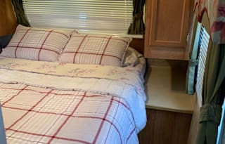 Free as a Bird Camper Sleeps 8 '06 Jayco Jayflight