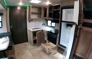 Mountaineer- Loaded Solar, half-ton ok bunkhouse