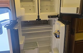2006 Winnebago Adventurer 38Q