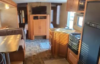FULLY STOCKED! Forest River RV Cherokee Grey Wolf 28BH