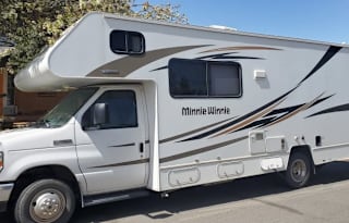 2017 Winnebago Minnie Winnie-clean & fun, sleeps 6