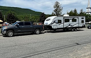 2023 Cherokee Alpha Wolf 32' SLEEPS 6-10!