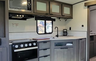 2022 Luxury King Suite Lake Getaway