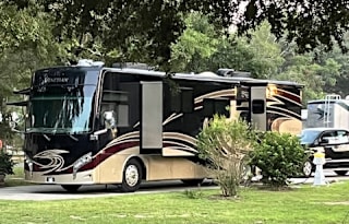 2017 Thor Motor Coach Venetian M37