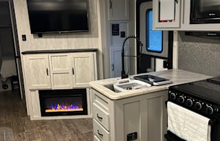 Patterson Paradise! Delivery only, 2 bedrooms