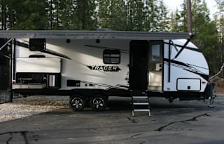 2022 Tracer 24DBS