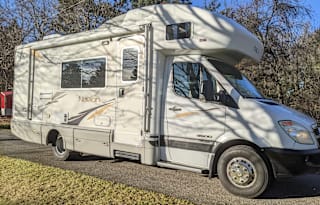 Winnebago Navion 24H