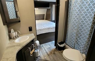 2 BATHROOMS 2 Bedrooms 2022 Condo on Wheels