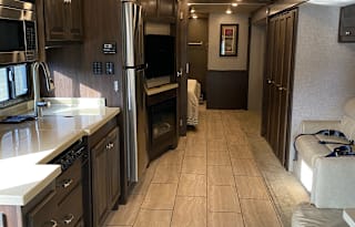 2017 Tiffin Motorhomes Allegro 36 UA