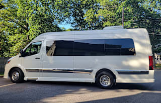 2023 Grech Strada-ion - Luxury Travel Glamper Van