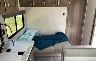 BRAND NEW 2022 Silver Lake !