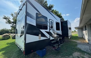 2020 Dutchmen Triton3915 Toy Hauler