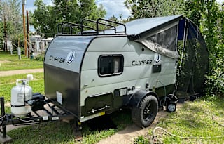 Cozy Lightweight Camper for Two!