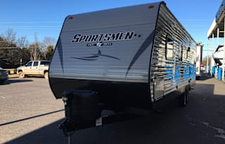 Eric and Geneda's Kid Approved Camper Rental