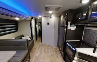 9 Person- Family Friendly & Amenity Loaded