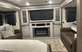 2020 Montana High Country Front Living