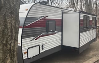 Komodo Kampers RV Rental-Avenger