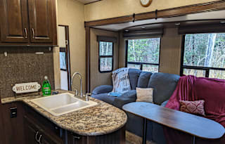 *The Perfect Couple's Getaway* Holly the Cozy RV