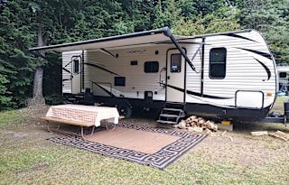Grammy's Bunkhouse 2018 Keystone 32 Ft Camper