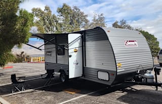 Vegas Adventure Camper – Sleeps 4, Easy Tow!