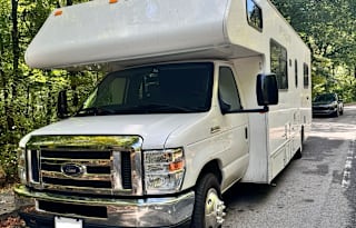 The Family Explorer: Spacious Class C RV