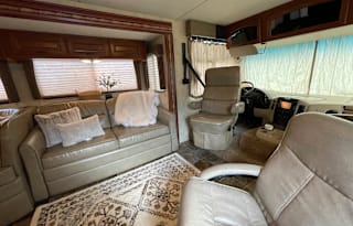 2012 Thor Motor Coach Hurricane 32D
