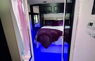 Updated 2009 Winnebago Chalet Chalet 30RB
