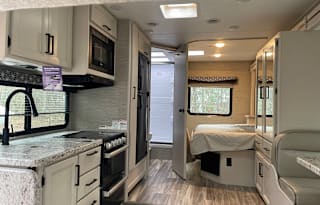 2022 thor motor coach freedom elite 24he