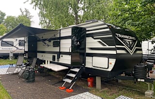 Spacious Bunkhouse with Outdoor Kitchen | Sleeps 8
