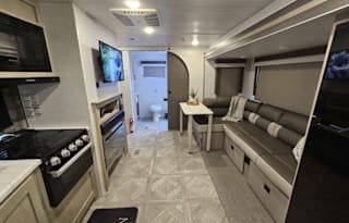 WANDERWHEELS RV ON THE ROAD