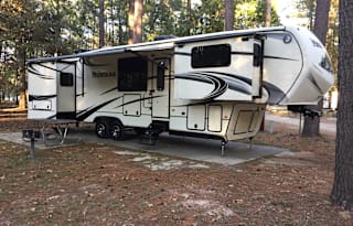 Helena - 2014 Keystone Montana 3850FL