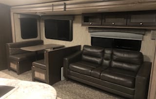 2019 Heartland Sundance w/ bunk room & slide out!