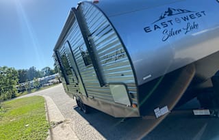 2021 EAST TO WEST Della Terra 27 KNS
