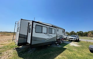 Totally Hitched Fifth-Wheel Adventures