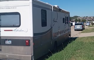 1997 Winnebago Adventurer 34W
