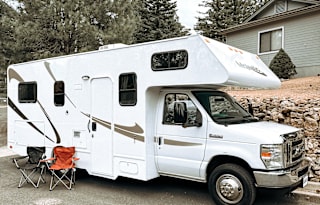 Super clean!! Fully furnished 6 person 2019 RV
