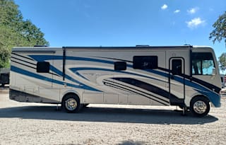 2022 Newmar - Bay Star Floorplan: 3626 Bunkhouse