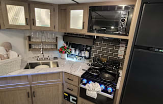 New 2022 Keystone RV Hideout 29DFSWE Fully Loaded