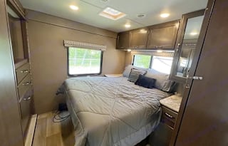 2017 Thor Motor Coach Freedom Elite