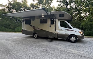 "Golden Nugget" pet friendly, small RV