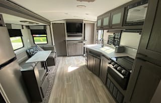 2021 Clean Family Friendly Travel Trailer